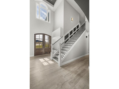 Excellent custom built home with year round lakefront water. 4 - photo 6