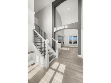 Excellent custom built home with year round lakefront water. 4 - photo 7
