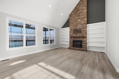 Excellent custom built home with year round lakefront water. 4 - photo 8