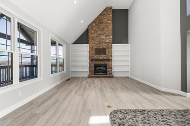 Excellent custom built home with year round lakefront water. 4 - photo 10