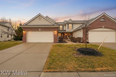 Lake Chemung Condo For Sale in Howell Michigan