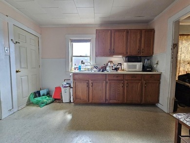 Versatile duplex offering two 1-bedroom units with separate - photo 11