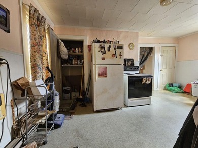 Versatile duplex offering two 1-bedroom units with separate - photo 12