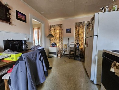 Versatile duplex offering two 1-bedroom units with separate - photo 13