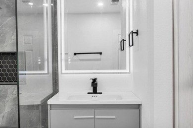 Priced to sell! Step into modern living with this freshly - photo 15