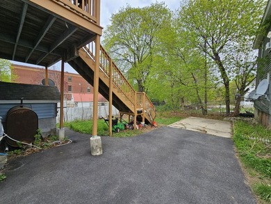 Versatile duplex offering two 1-bedroom units with separate - photo 18