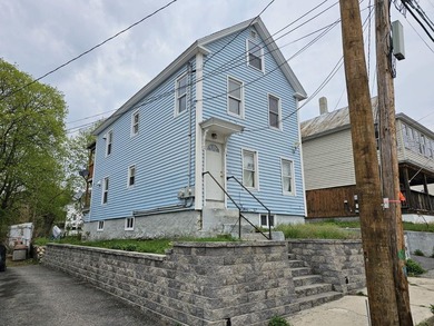 Versatile duplex offering two 1-bedroom units with separate - photo 19
