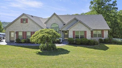 Lake Views, Waterfront Living & Room to Spread Out! Wake up to - photo 2