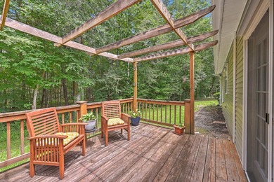Welcome to this well-maintained single-story villa tucked away - photo 29