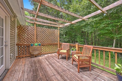 Welcome to this well-maintained single-story villa tucked away - photo 30