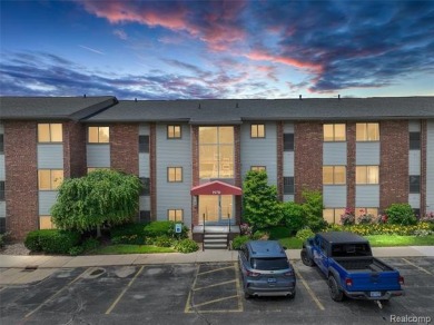 Lake Condo For Sale in Bloomfield Hills, Michigan