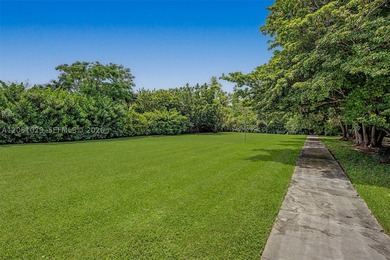 Presenting a once-in-a-generation 1.08-acre gated estate parcel - photo 12