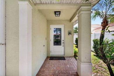 Welcome home! This move-in ready house offers warmth and comfort - photo 12