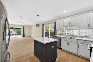 Welcome home! This move-in ready house offers warmth and comfort - photo 18
