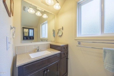 Beautiful 3 bed, 2 bath home with an open floor plan and - photo 19