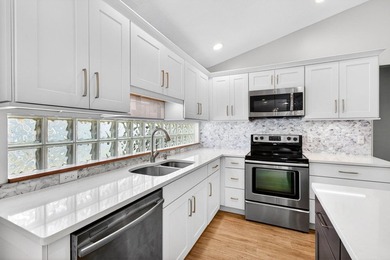 Welcome home! This move-in ready house offers warmth and comfort - photo 19
