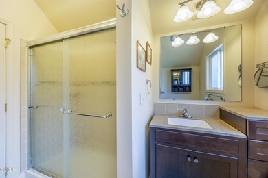 Beautiful 3 bed, 2 bath home with an open floor plan and - photo 20