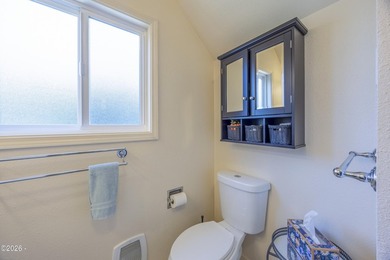 Beautiful 3 bed, 2 bath home with an open floor plan and - photo 21