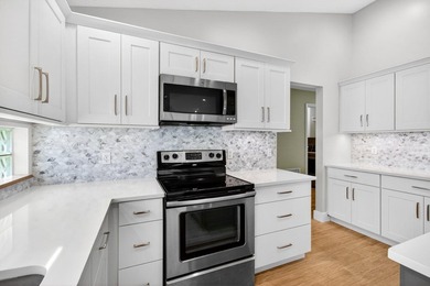 Welcome home! This move-in ready house offers warmth and comfort - photo 21