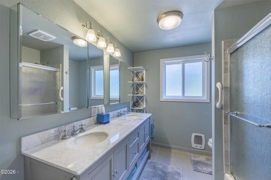 Beautiful 3 bed, 2 bath home with an open floor plan and - photo 24