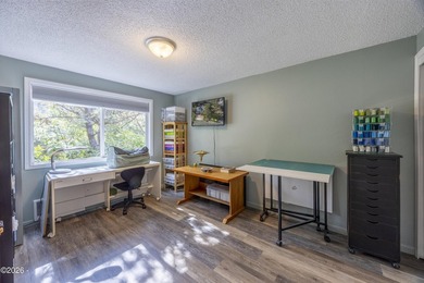 Beautiful 3 bed, 2 bath home with an open floor plan and - photo 27