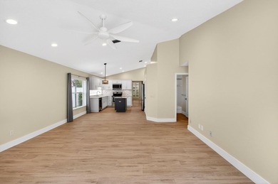 Welcome home! This move-in ready house offers warmth and comfort - photo 27