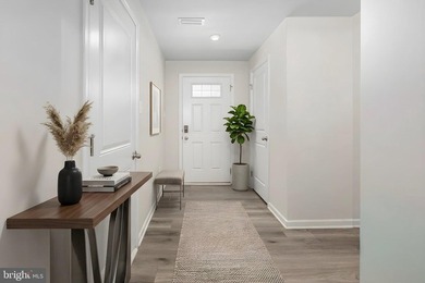 Quick Closing, like new, move-in ready, 3 level residence, in - photo 7