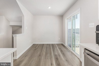 Quick Closing, like new, move-in ready, 3 level residence, in - photo 9