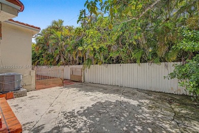 Presenting a once-in-a-generation 1.08-acre gated estate parcel - photo 31