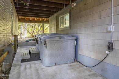 Beautiful 3 bed, 2 bath home with an open floor plan and - photo 36