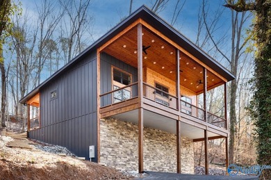 Lake Guntersville Home For Sale in Scottsboro Alabama