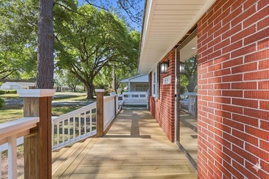 Welcome home to this beautifully remodeled 3-bedroom, 2 - photo 4