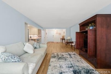 Your opportunity at Wellesley Gardens - Douglaston's most sort - photo 5