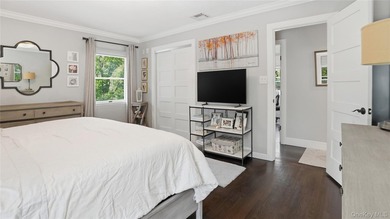 Welcome to a truly exceptional Huntington retreat where timeless - photo 14