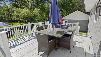 Welcome to a truly exceptional Huntington retreat where timeless - photo 21