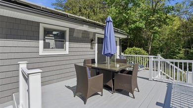 Welcome to a truly exceptional Huntington retreat where timeless - photo 22