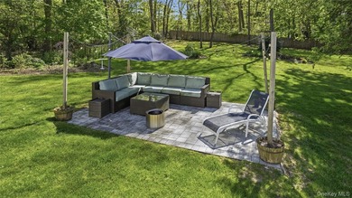 Welcome to a truly exceptional Huntington retreat where timeless - photo 23