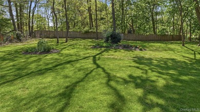 Welcome to a truly exceptional Huntington retreat where timeless - photo 26