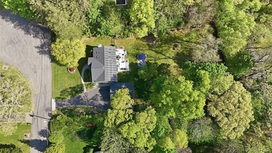 Welcome to a truly exceptional Huntington retreat where timeless - photo 28