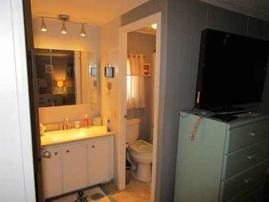Welcome to this beautifully maintained 2-bedroom, 2-bath home - photo 44
