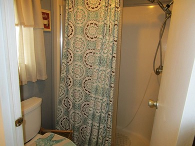 Welcome to this beautifully maintained 2-bedroom, 2-bath home - photo 46