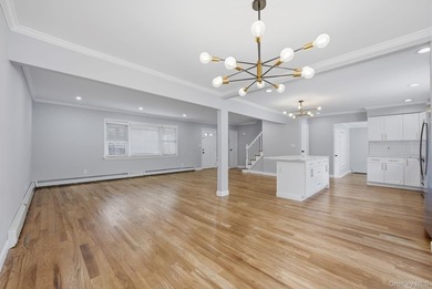 Welcome to this stunning Colonial nestled in the heart of - photo 4