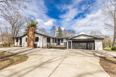 Welcome to 828 Terrace View Drive in Apple Valley. This - photo 2
