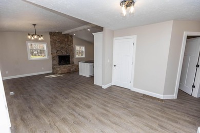 Welcome to 828 Terrace View Drive in Apple Valley. This - photo 5