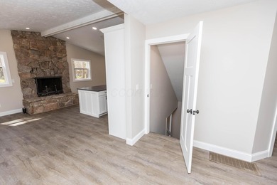 Welcome to 828 Terrace View Drive in Apple Valley. This - photo 6