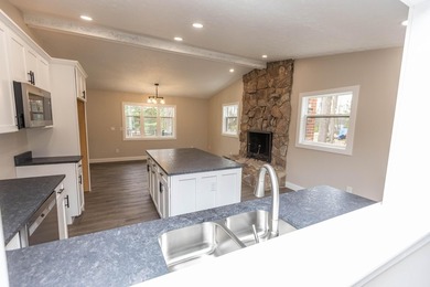 Welcome to 828 Terrace View Drive in Apple Valley. This - photo 8