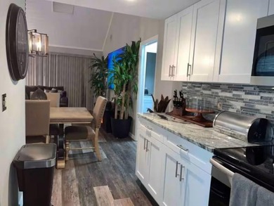 Beautifully updated end-unit villa in Errol Estates featuring - photo 8