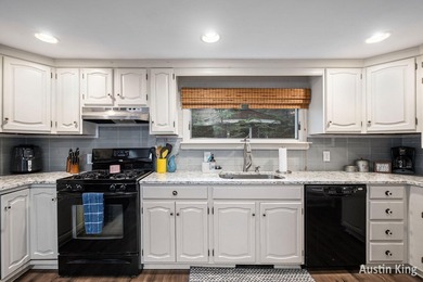 SELLER TO ENTERTAIN OFFERS BETWEEN $749,900 AND $789,876 - photo 9