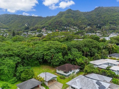 Tucked into the lush, tropical setting of Manoa Valley, this - photo 10