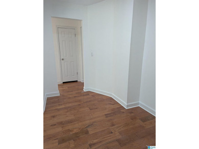 Gorgeous Sun filled house, with 2 living rooms, 3 bedrooms and 2 - photo 20